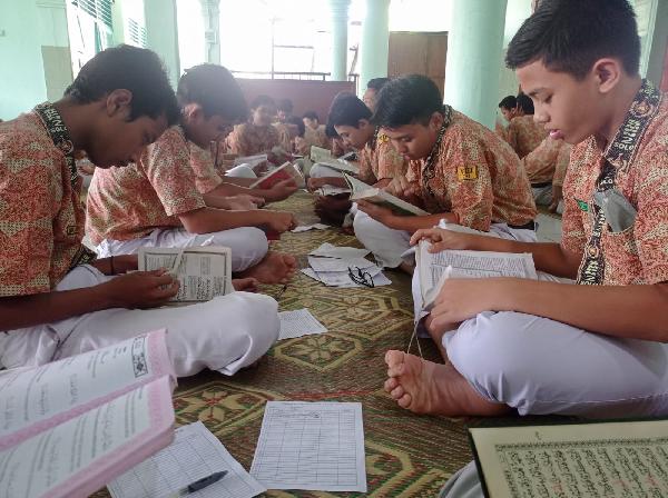 Kegiatan Tadarus Al Quran di Bulan Ramadhan
