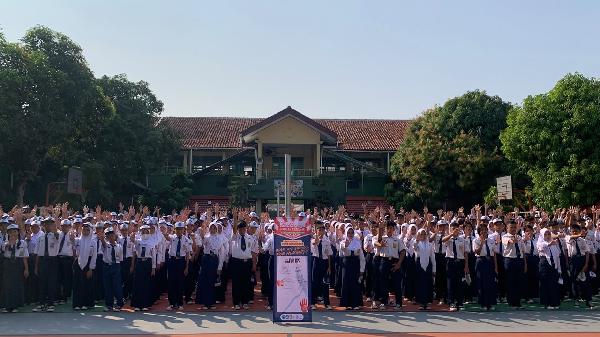 SMP Negeri 2 Surakarta Deklarasikan Sekolah BERSINAR dengan Semangat War on Drugs for Humanity