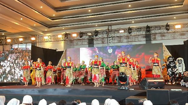 Tampilkan Tari Kolaborasi di Kreasso 2026